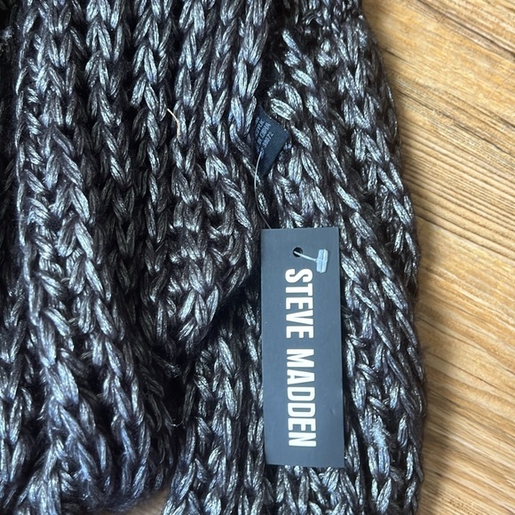 NWT Steve Madden Infinity Scarf - Picture 2 of 4